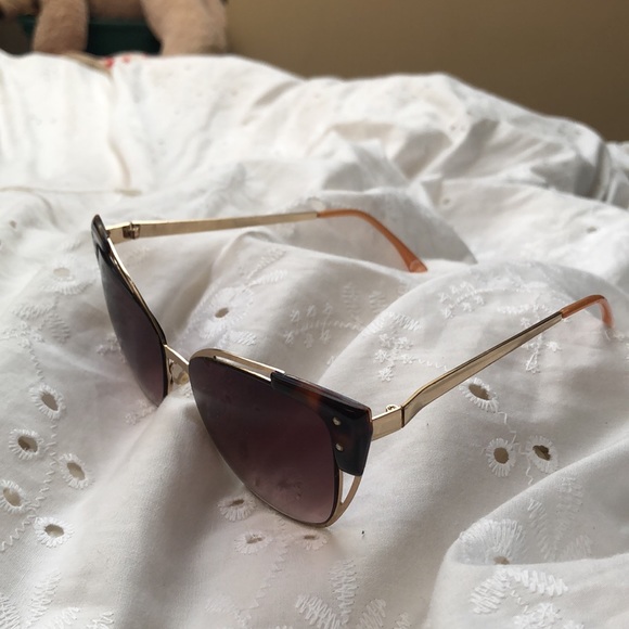 Sunglasses - Picture 3 of 3